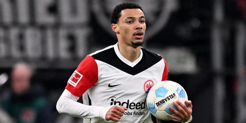 Ekitiké đóng góp nhiều vào lối chơi của đội bóng